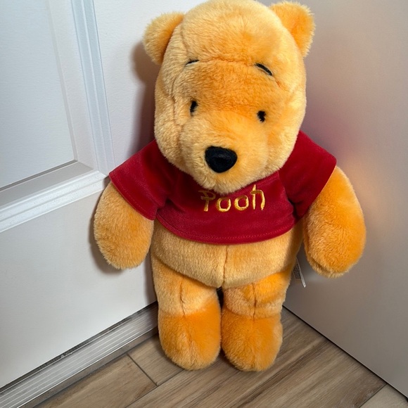 LIKE NEW- RARE RETIRED WINNIE THE POOH BEAR -BUILD A BEAR - Picture 1 of 5